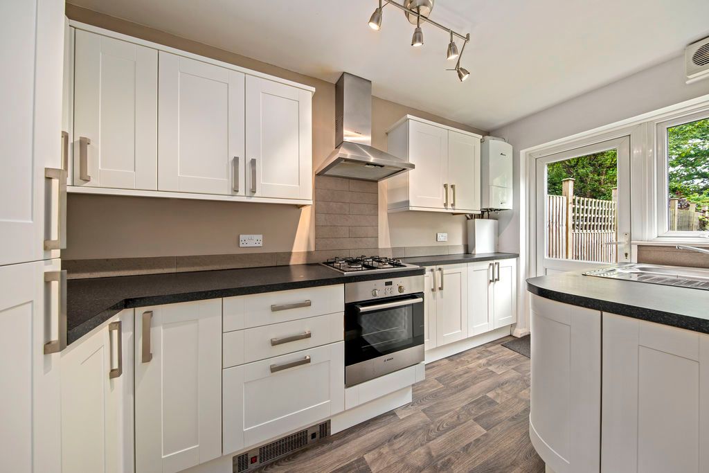Property photo 3 of 11 Kitchen