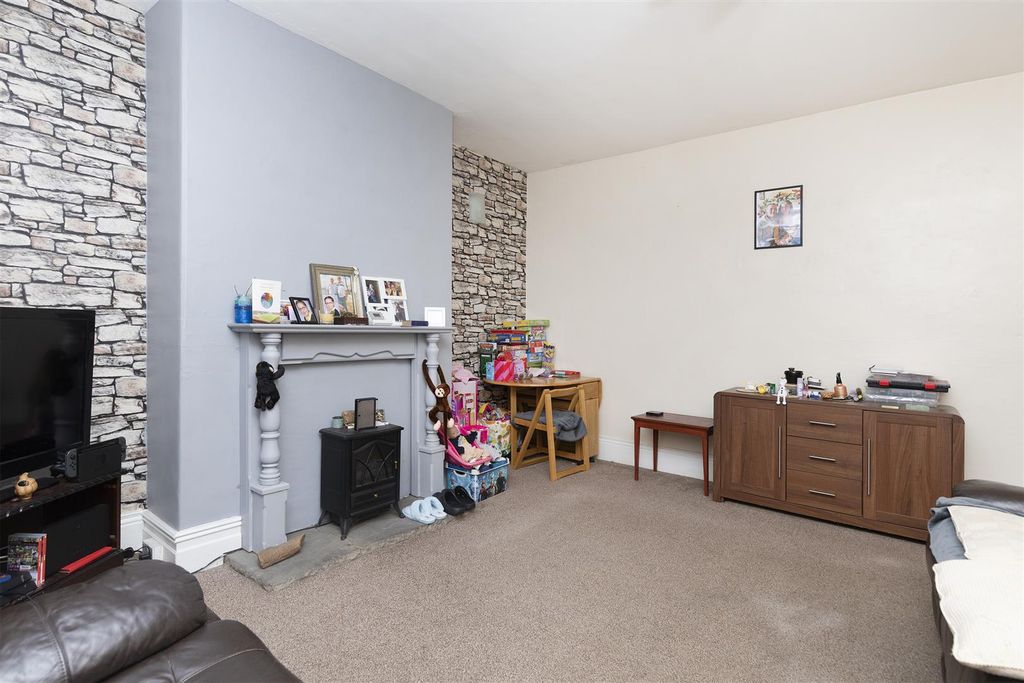 Property photo 2 of 14 Living Room