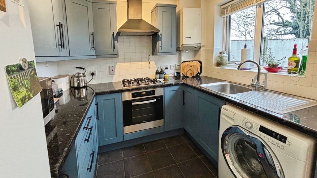 Property photo 2 of 11 Kitchen