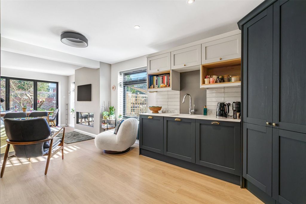 Property photo 3 of 28 Picture No. 16