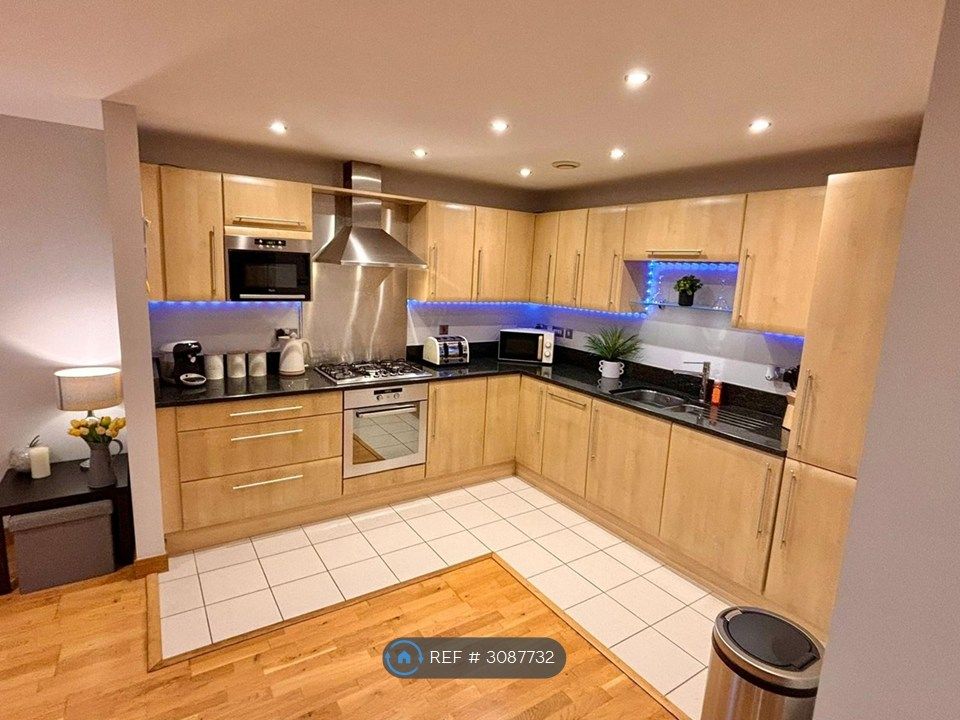 Property photo 3 of 18 Kitchen