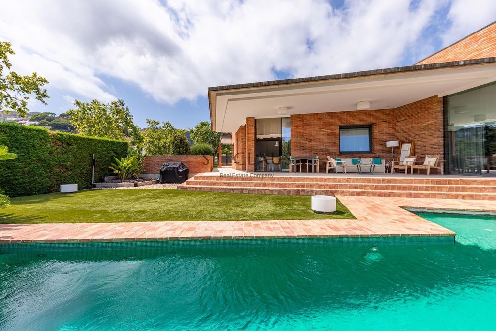 Property photo 2 of 50