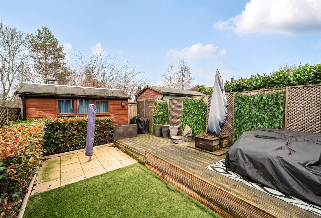 Property photo 3 of 14 1397495-11-696E27...