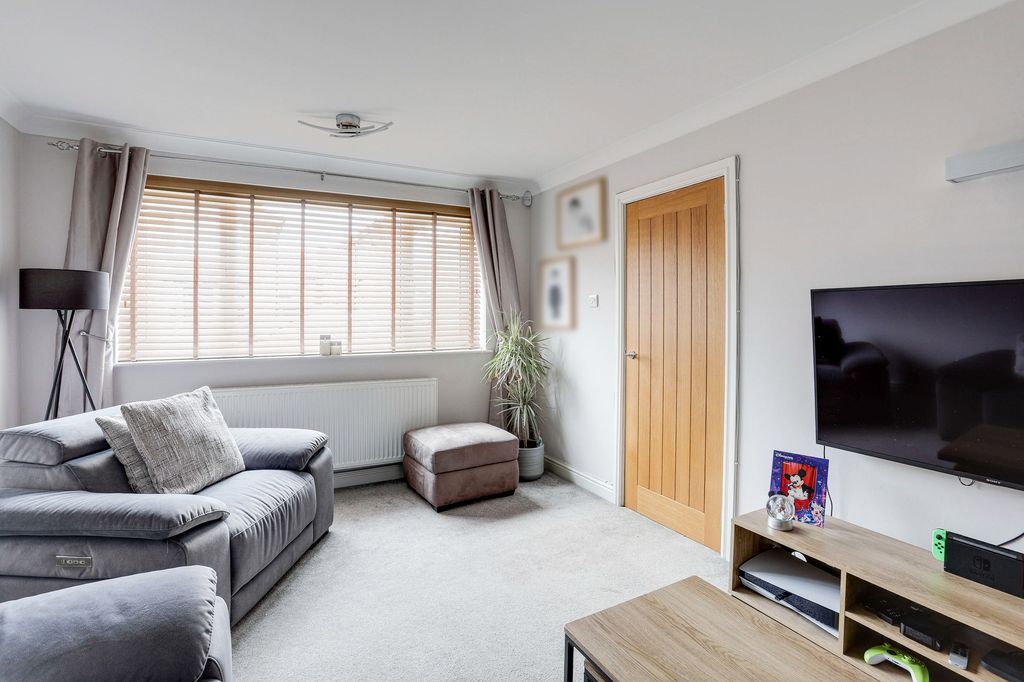 Property photo 2 of 16 Living Room