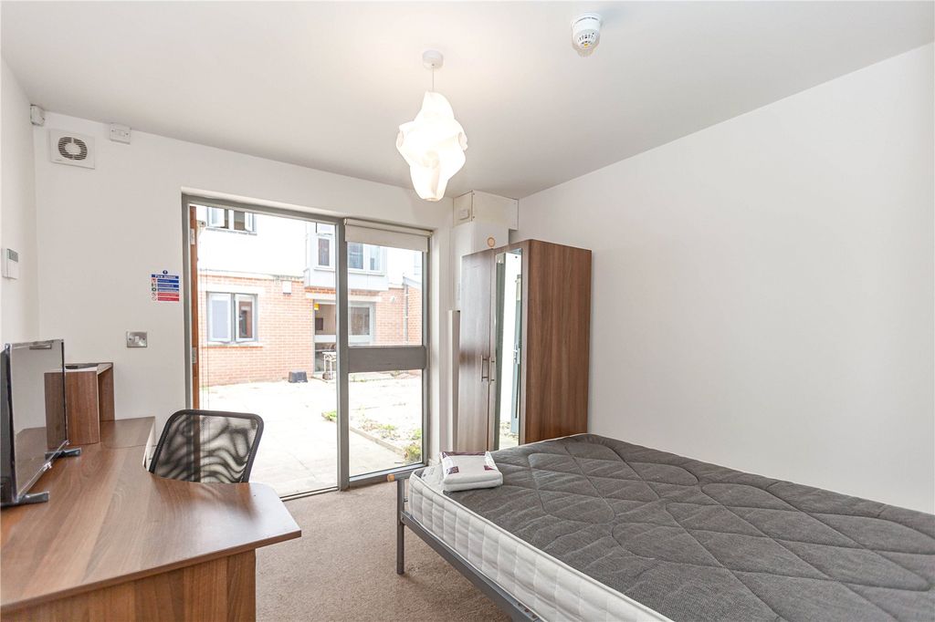 Property photo 2 of 8 Picture No. 19