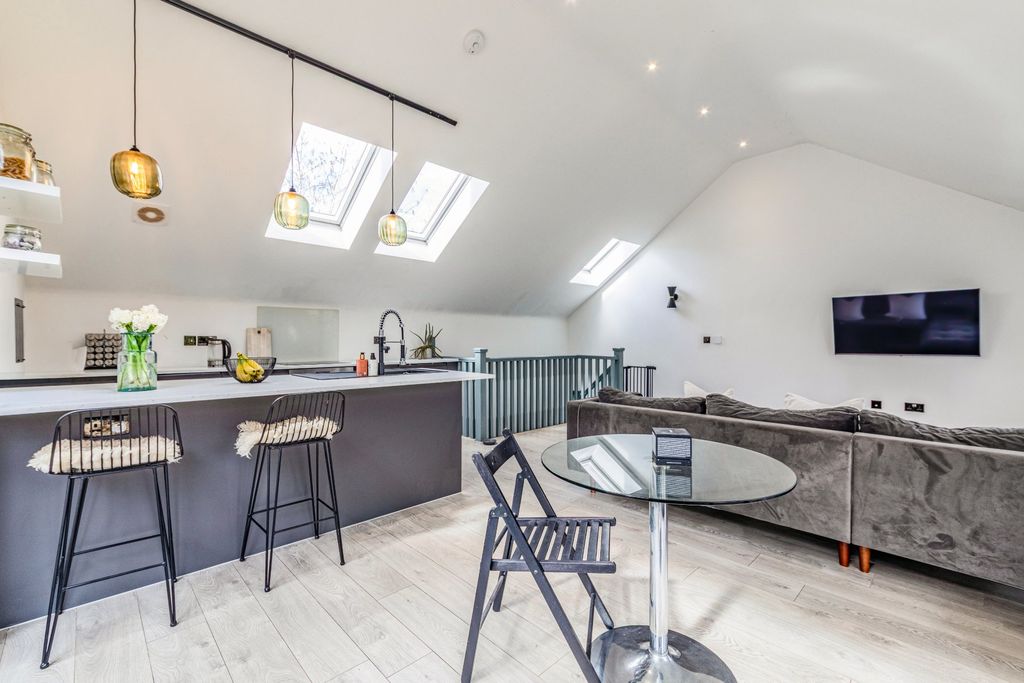 Property photo 3 of 15 Picture No. 17