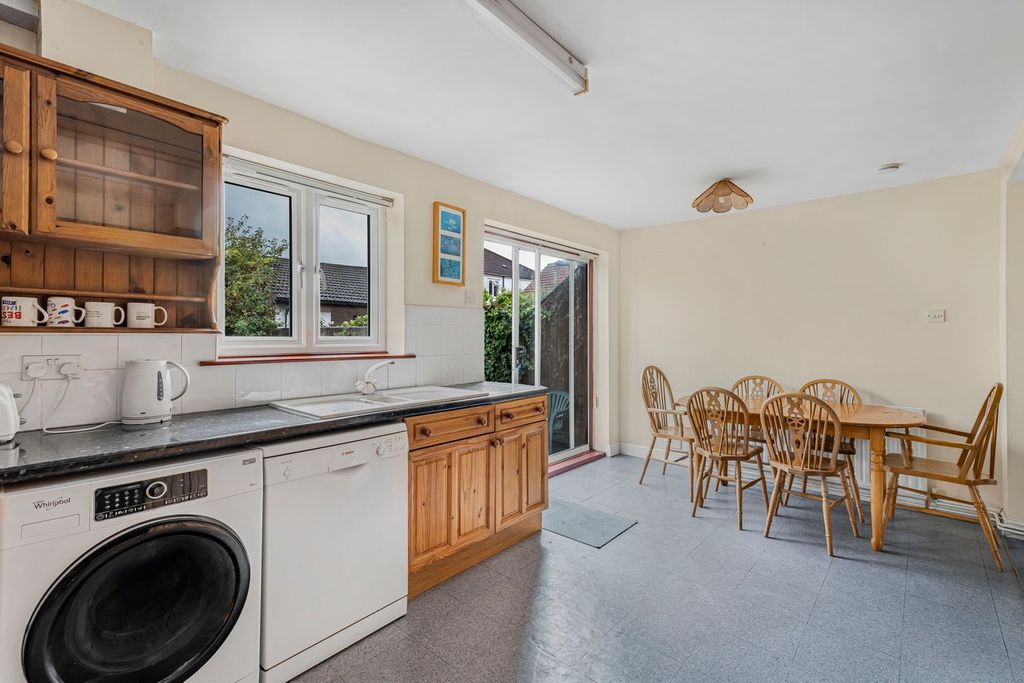 Property photo 2 of 34