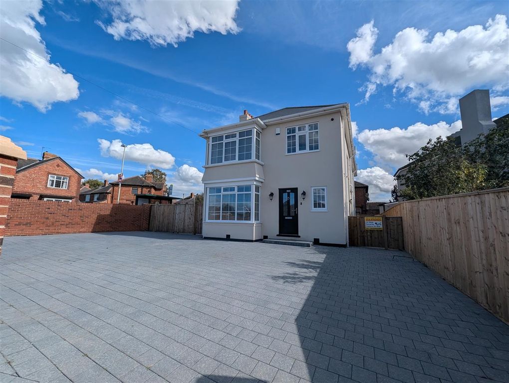 Property photo 1 of 18 Externally