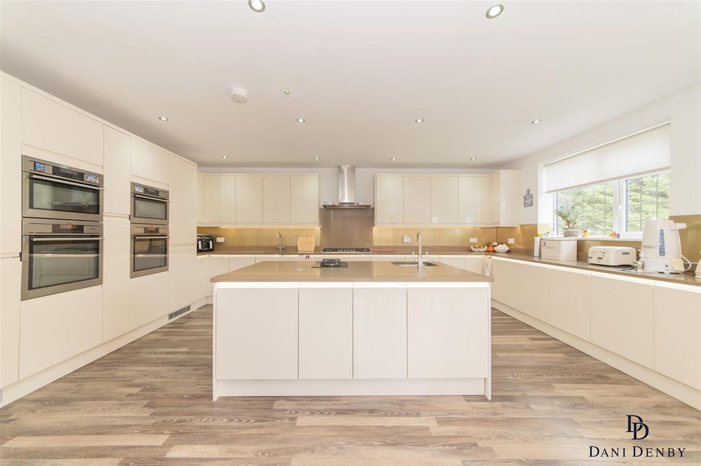 Property photo 3 of 26