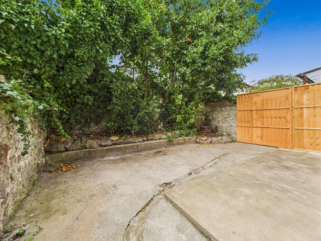 Property photo 2 of 12
