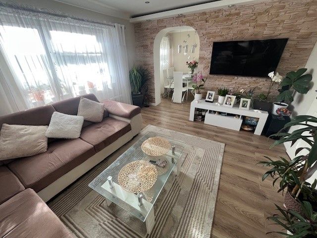 Property photo 2 of 11 Image