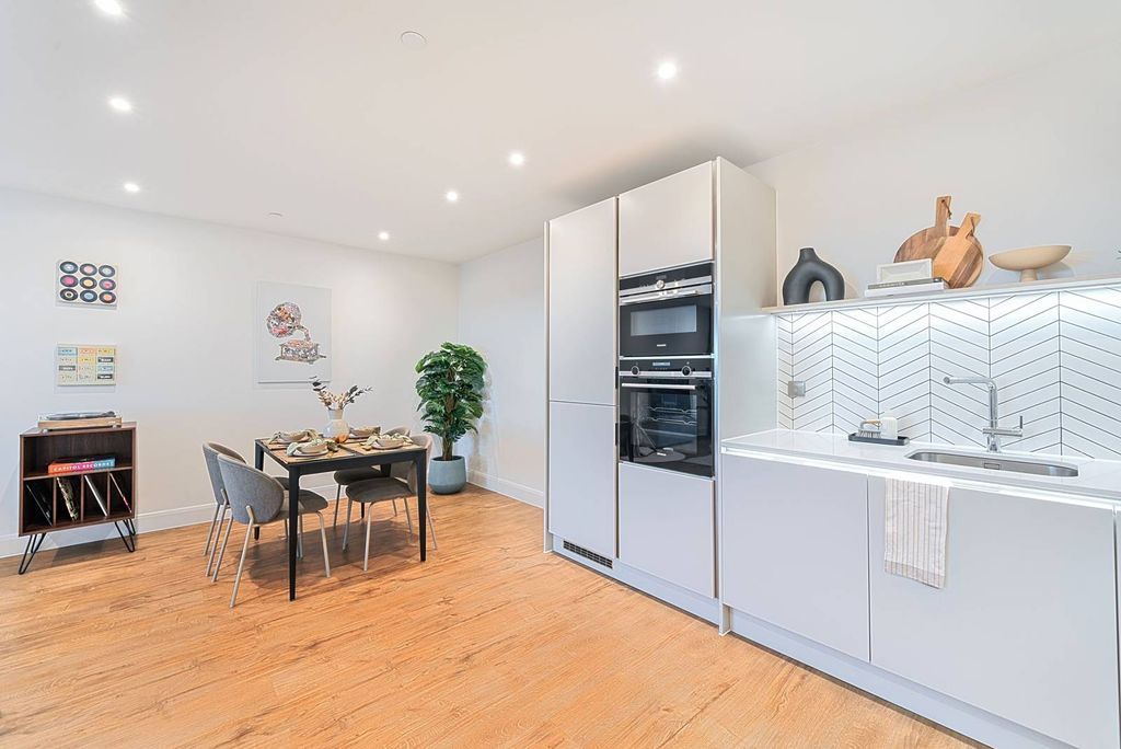 Property photo 3 of 40