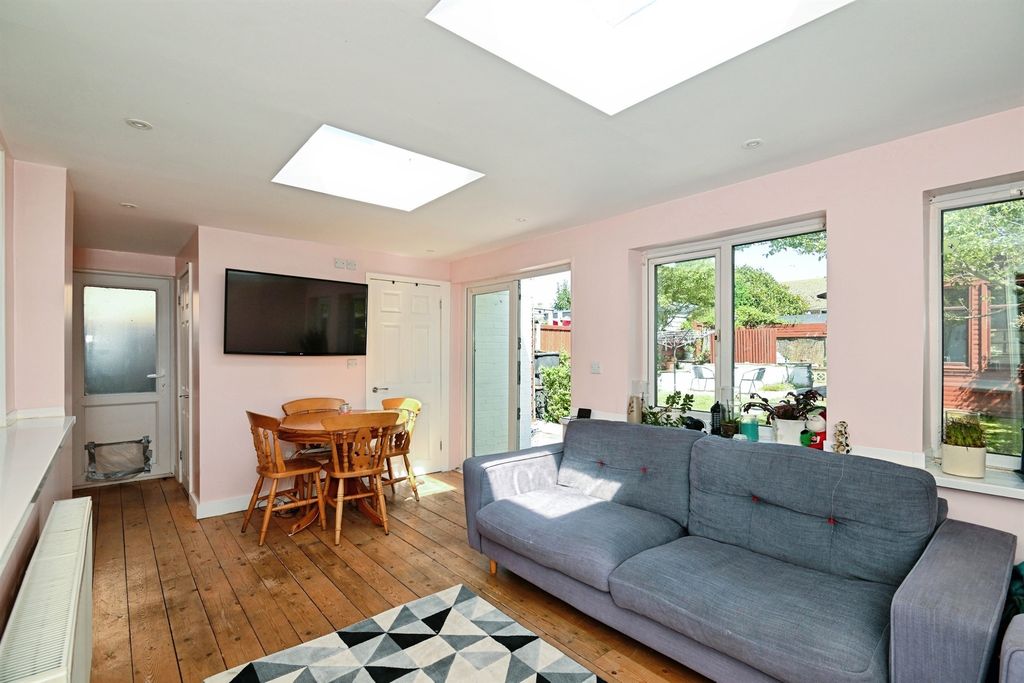 Property photo 3 of 20