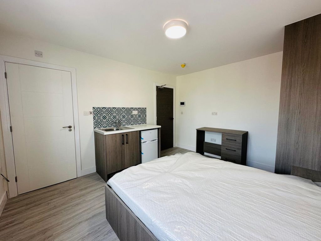 Property photo 1 of 3 Bedroom