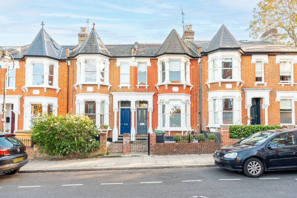 Property photo 3 of 17 Mba09708-Edit
