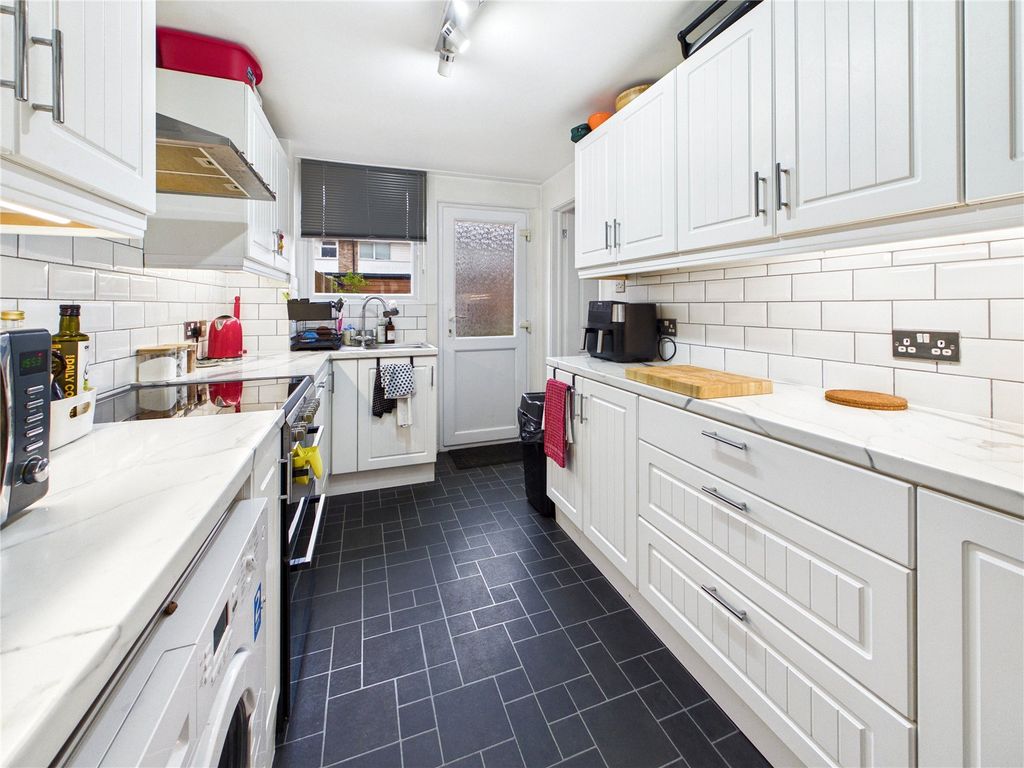 Property photo 3 of 12 Kitchen