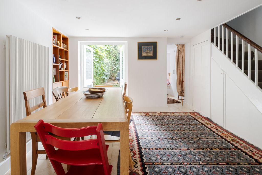 Property photo 3 of 31