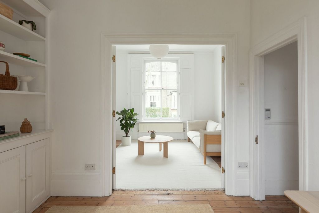 Property photo 2 of 32 Lansdowne Drive E8