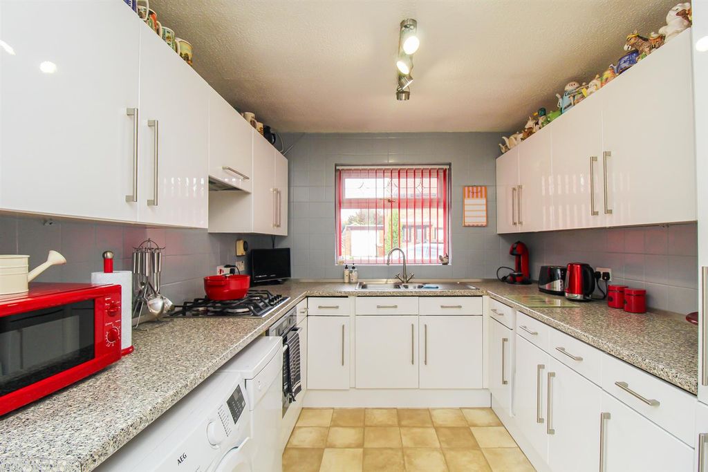 Property photo 2 of 14