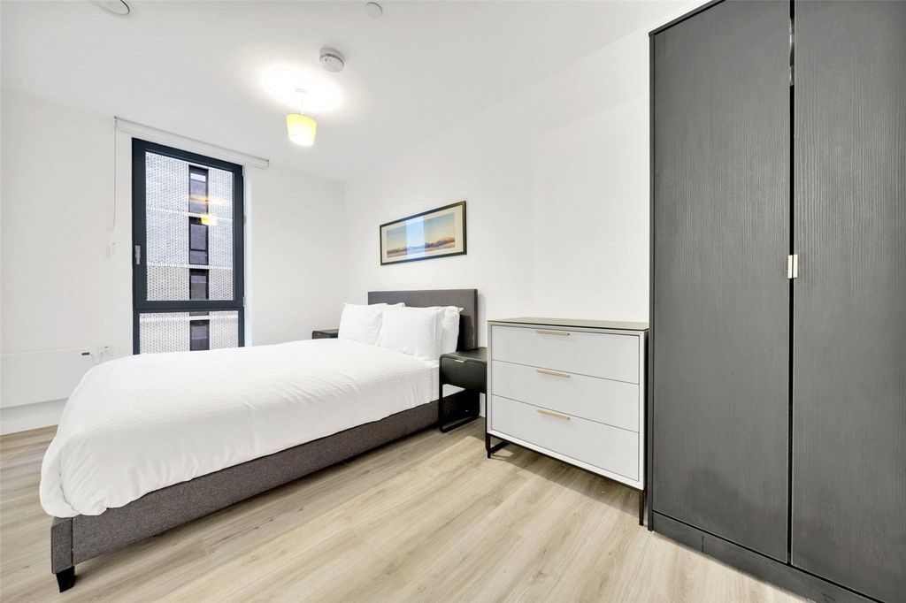 Property photo 2 of 9 Picture No. 15