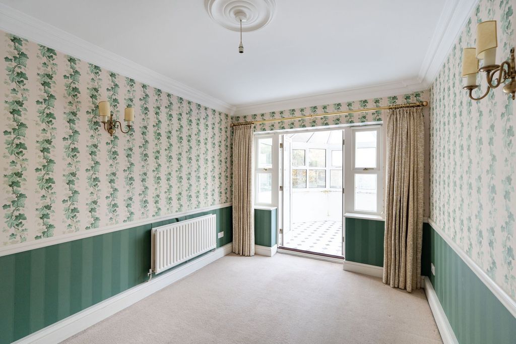 Property photo 3 of 13 Reception 2