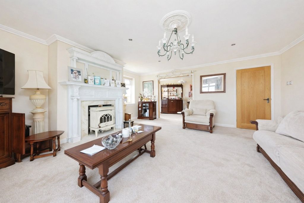 Property photo 3 of 16 Picture No. 24