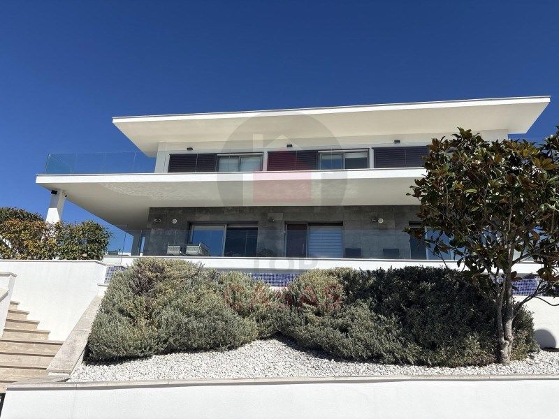 Property photo 1 of 42