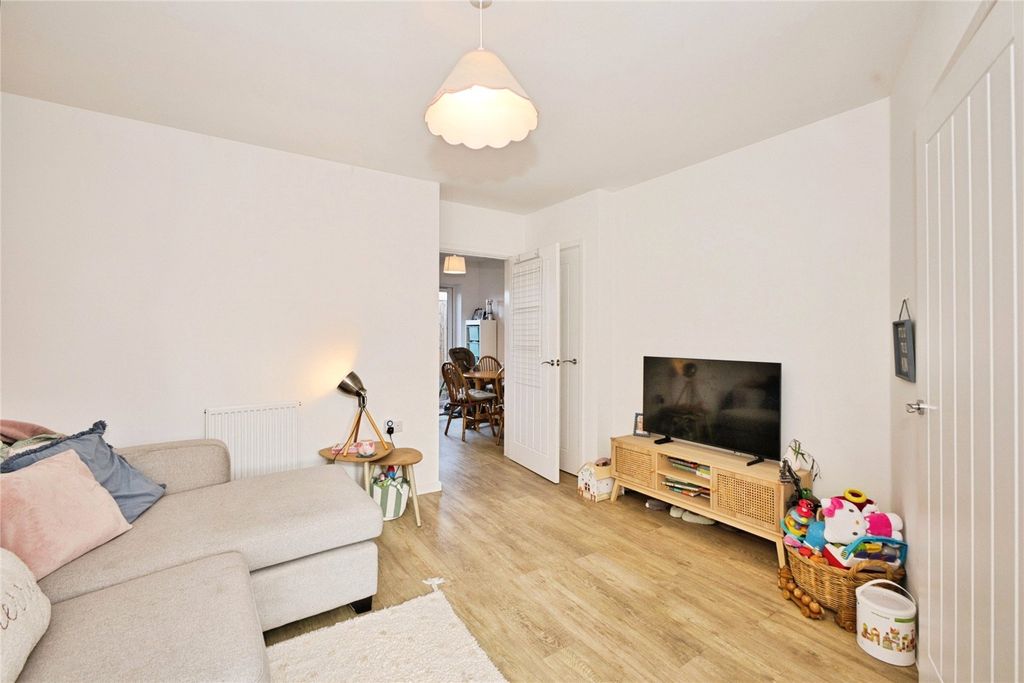 Property photo 3 of 16 Lounge