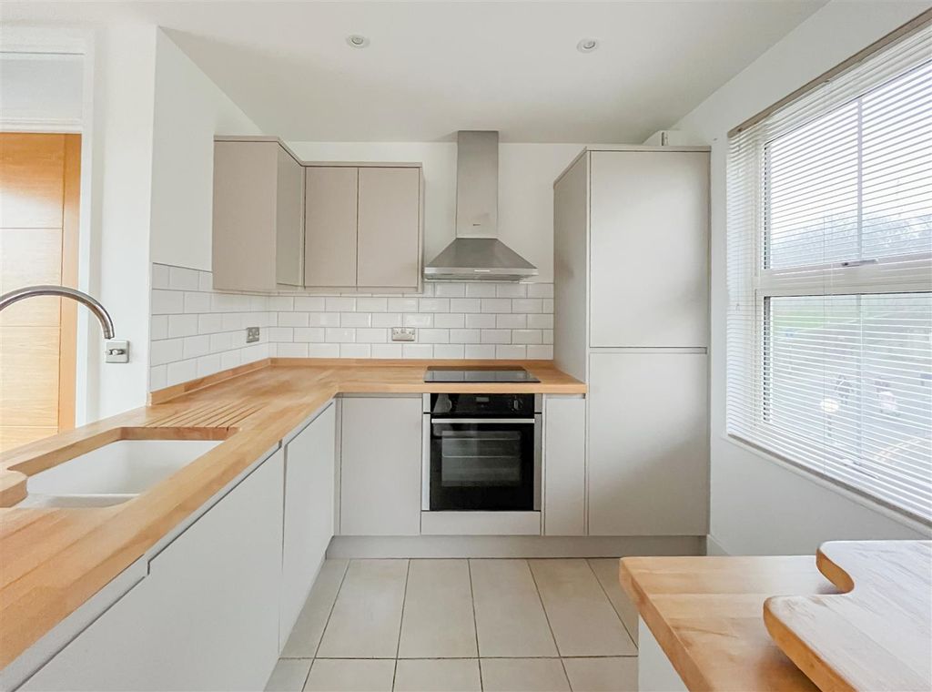 Property photo 2 of 19 Kitchen/ Living Room