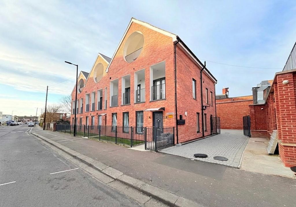 Property photo 2 of 4 Tilted Front Facia.Jpeg