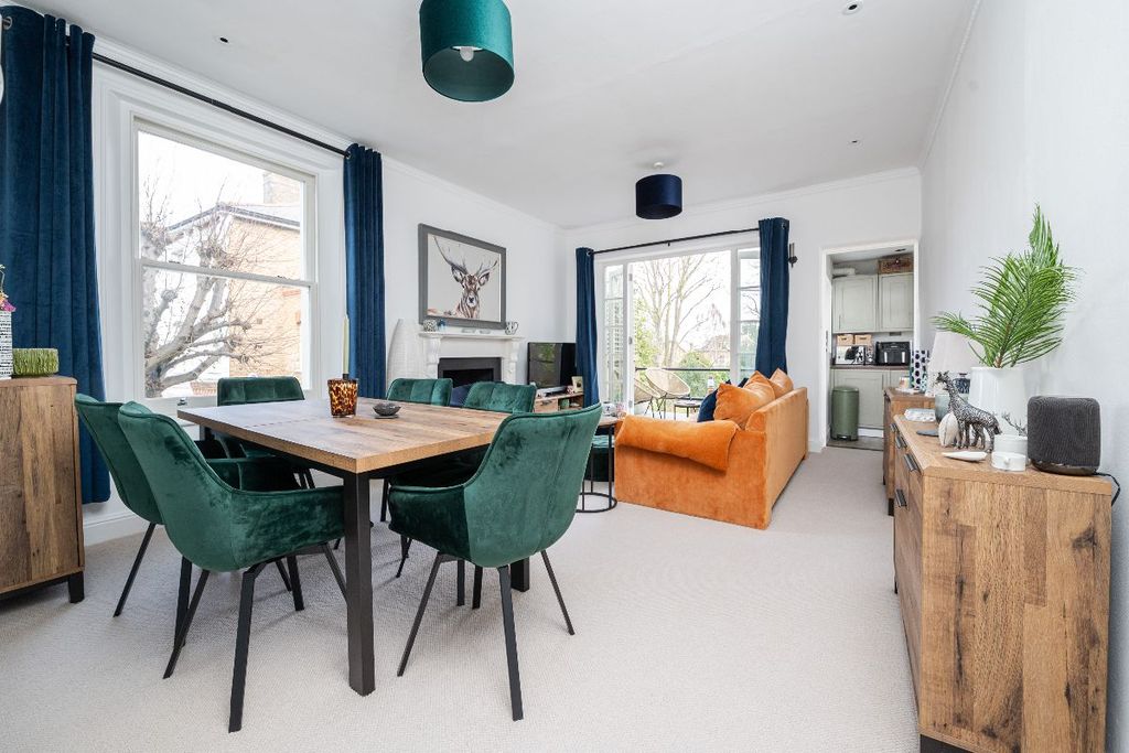 Property photo 2 of 28