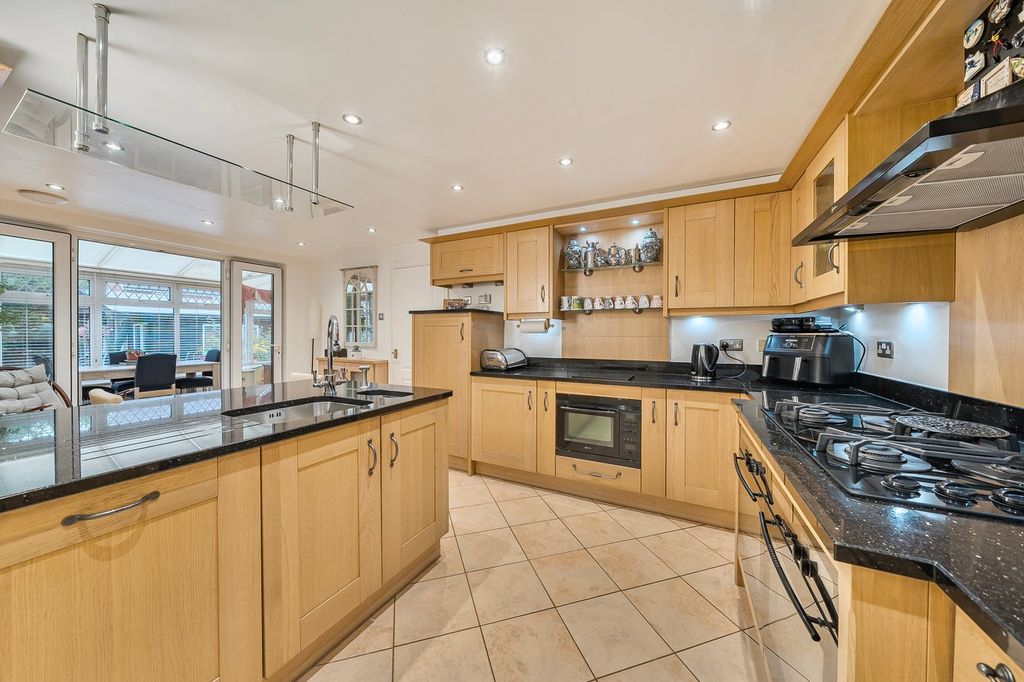 Property photo 3 of 24