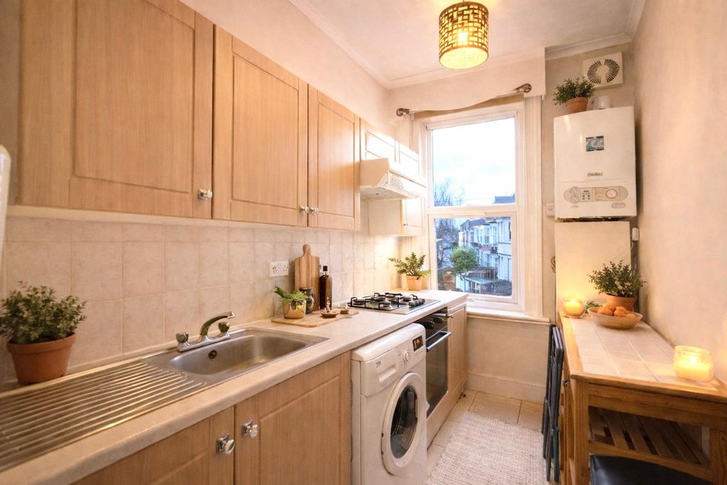 Property photo 2 of 7 Kitchen