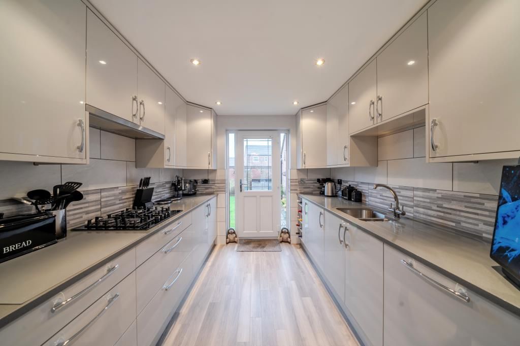 Property photo 3 of 21 Kitchen