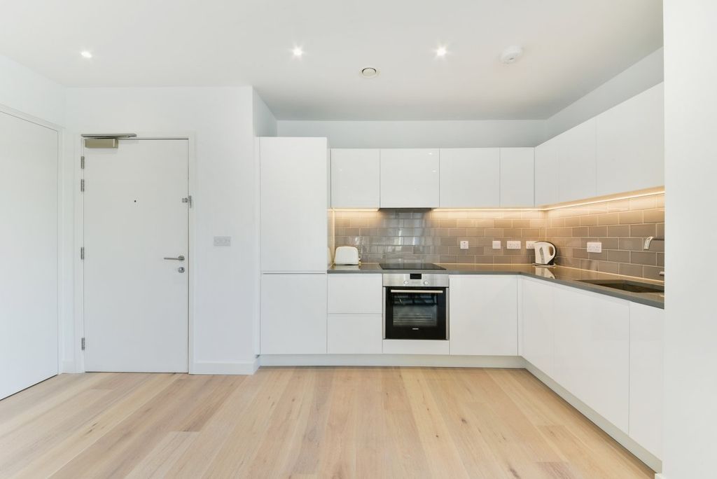 Property photo 3 of 11 Kitchen