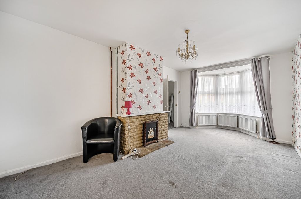 Property photo 2 of 19 1301398-11-68373cd4B9992