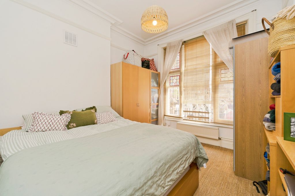 Property photo 3 of 20 1827702-01