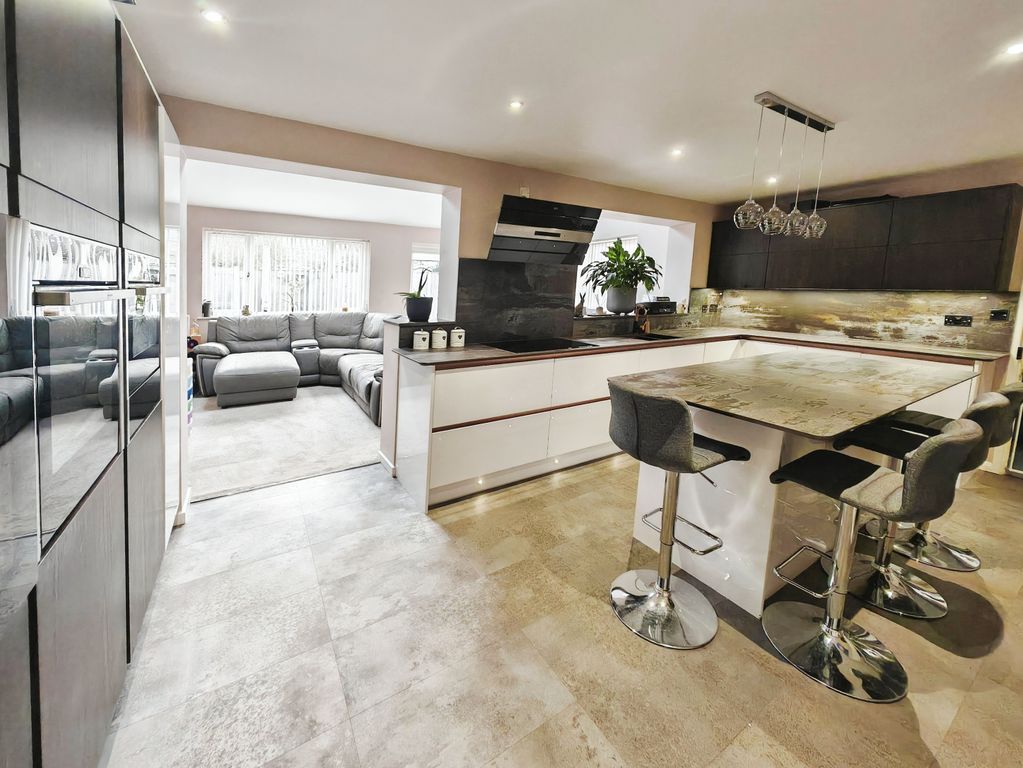 Property photo 2 of 16 Open Plan Kitchen Aspect