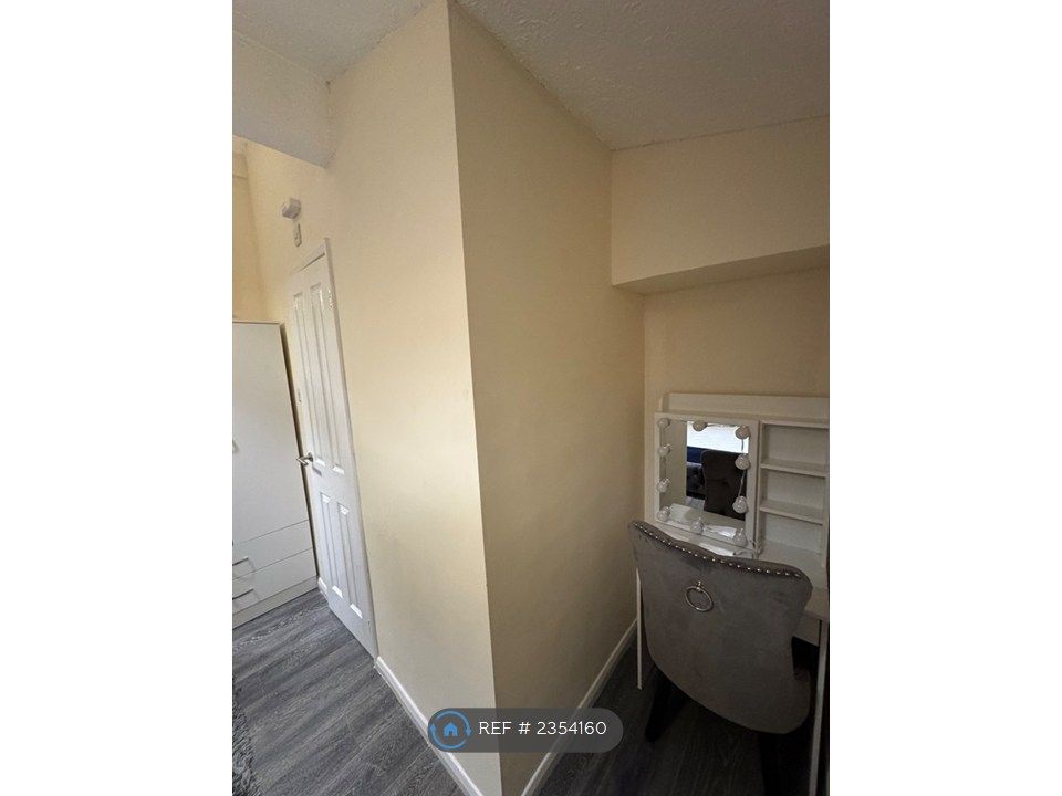 Property photo 2 of 35