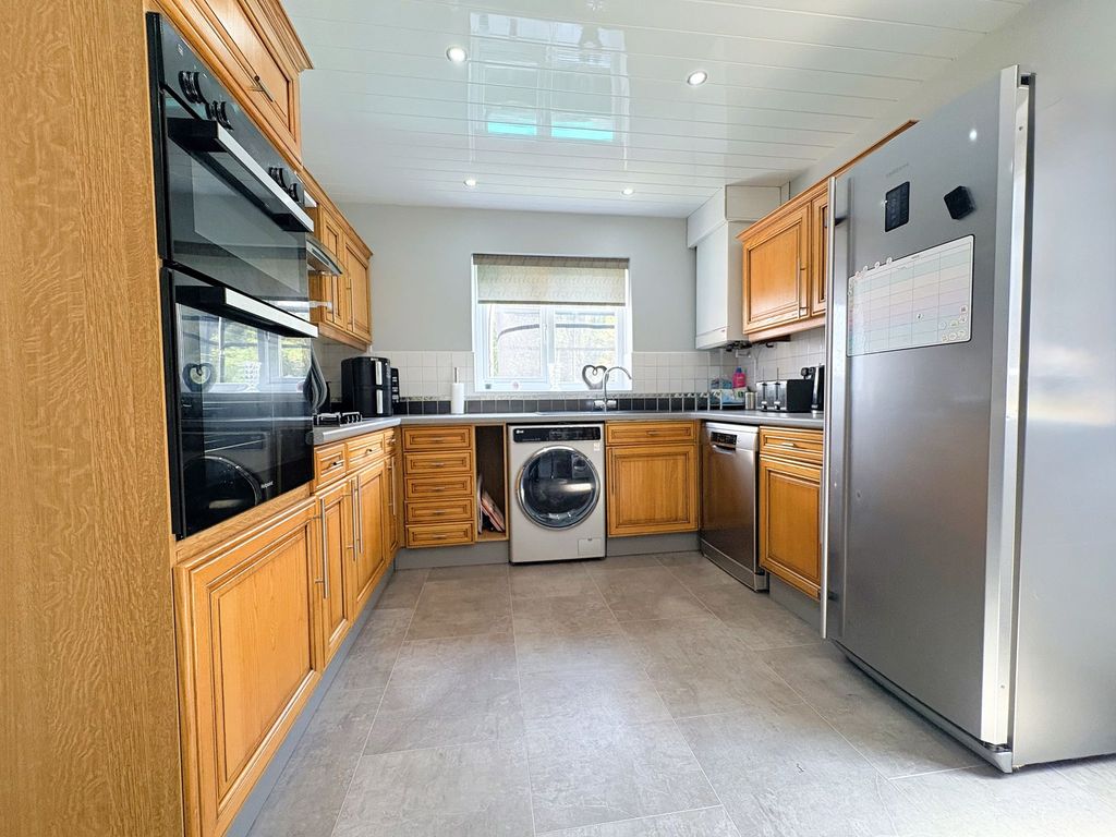 Property photo 2 of 34