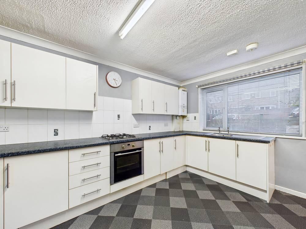 Property photo 3 of 19 Kitchen