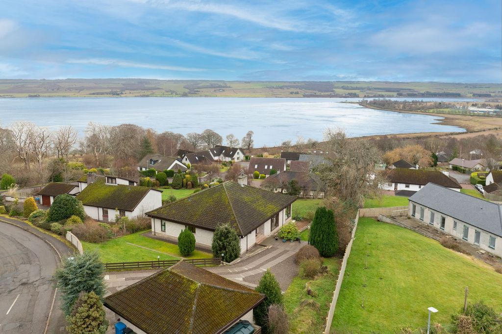 Property photo 2 of 38