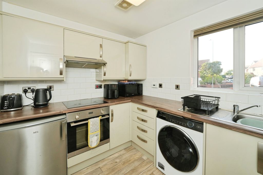 Property photo 3 of 18