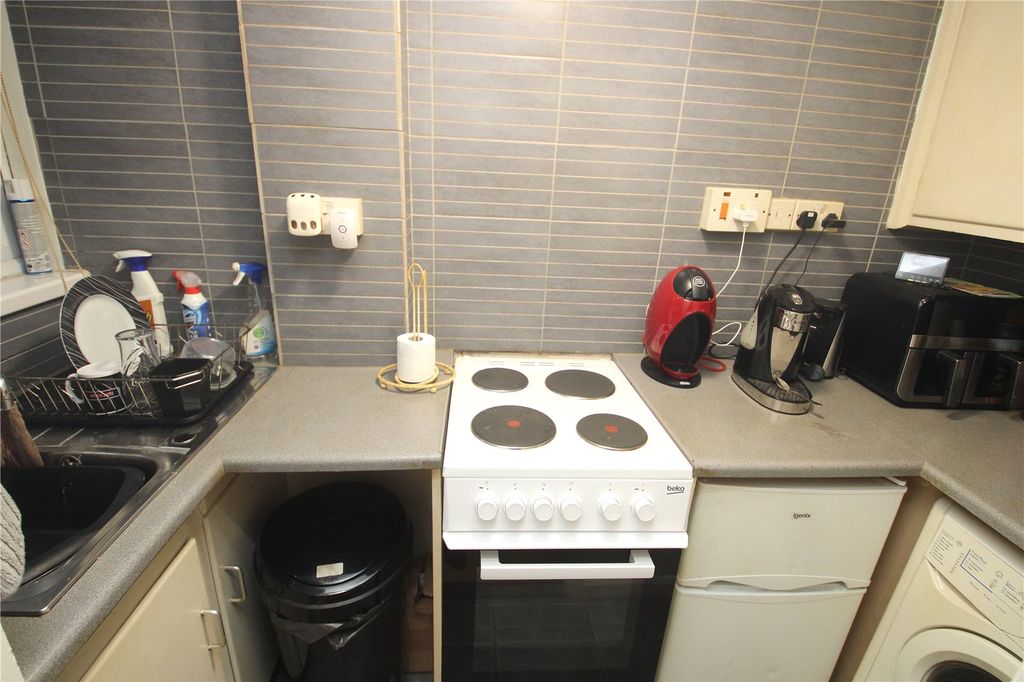 Property photo 3 of 8 Picture No. 10