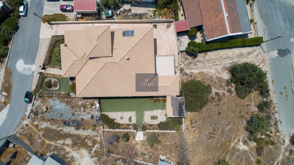 Property photo 3 of 13