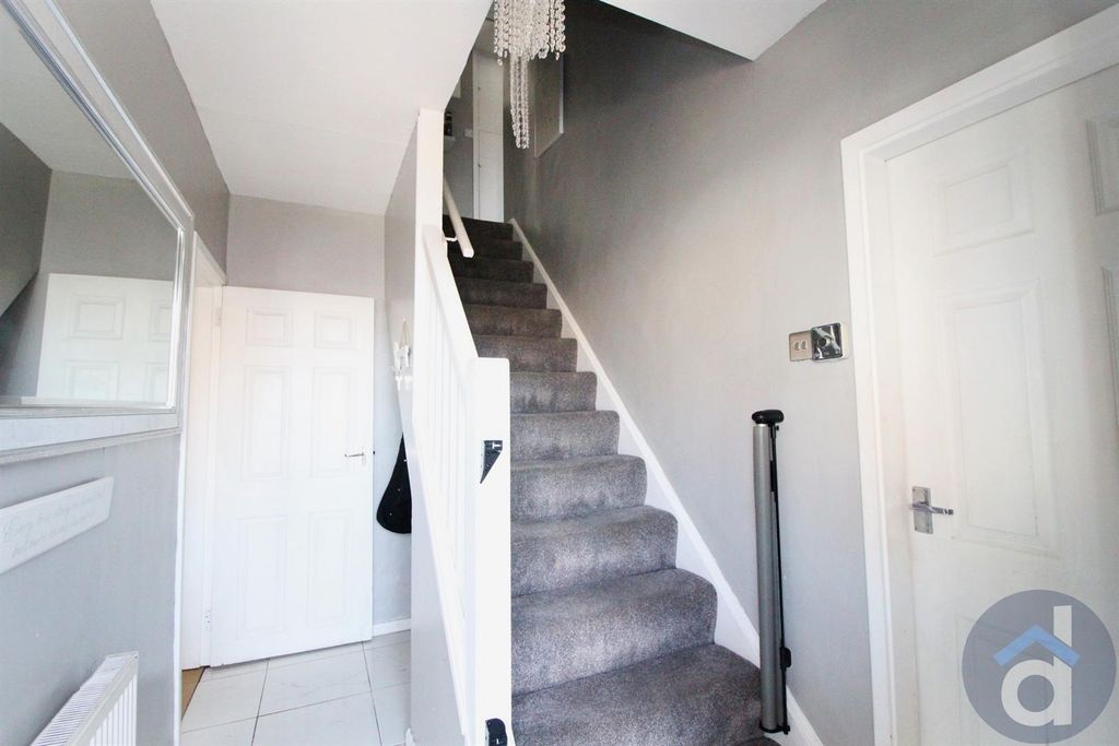 Property photo 2 of 13 Hallway