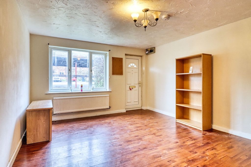 Property photo 3 of 14 Lounge