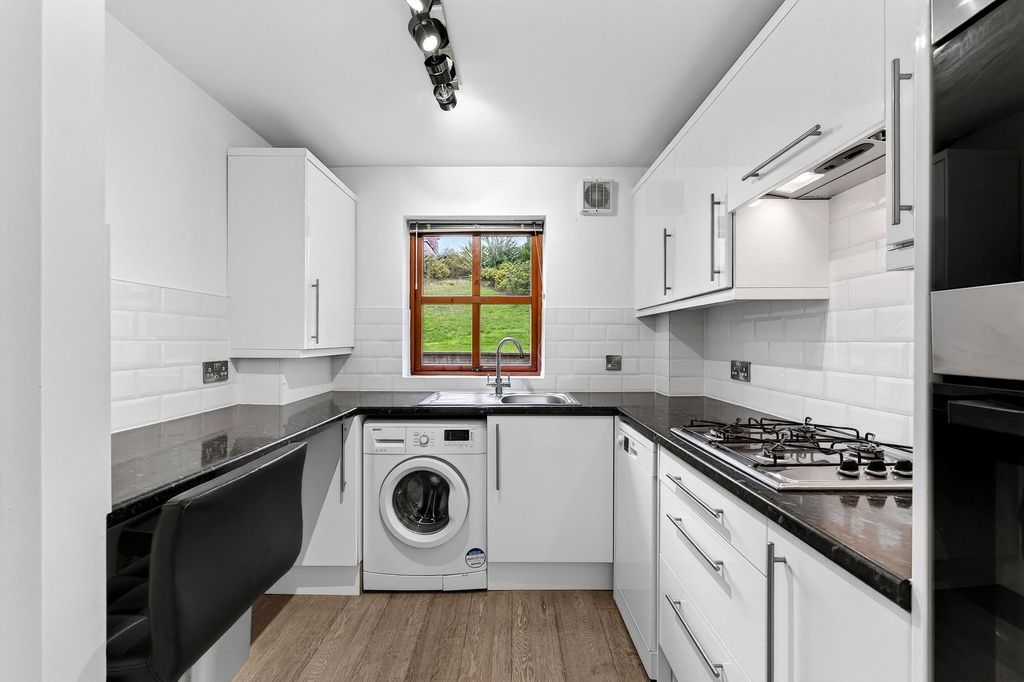 Property photo 3 of 33 Kitchen