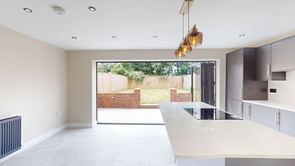 Property photo 3 of 45 3980234