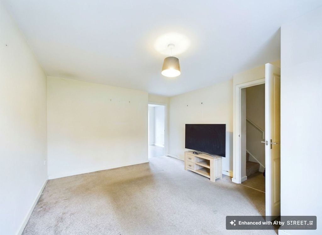 Property photo 2 of 11 Lounge 1